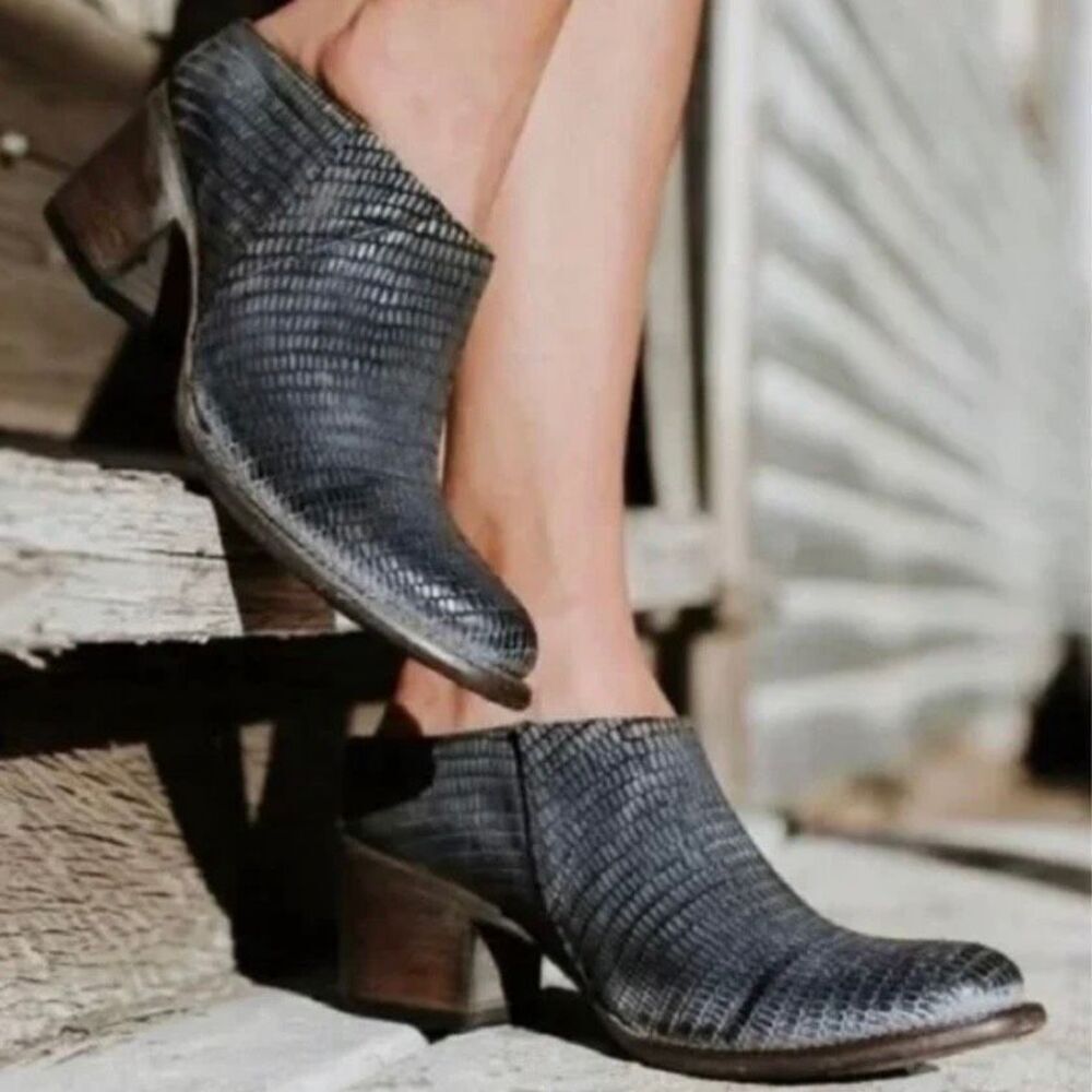 FREEBIRD BY STEVEN | Shae Blue Gray Silver Leather Lizard Clog Mules Booties | 8